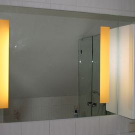 Spiegel mit Beleuchtung